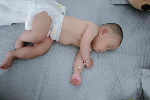 桦甸几个月宝宝会抬头